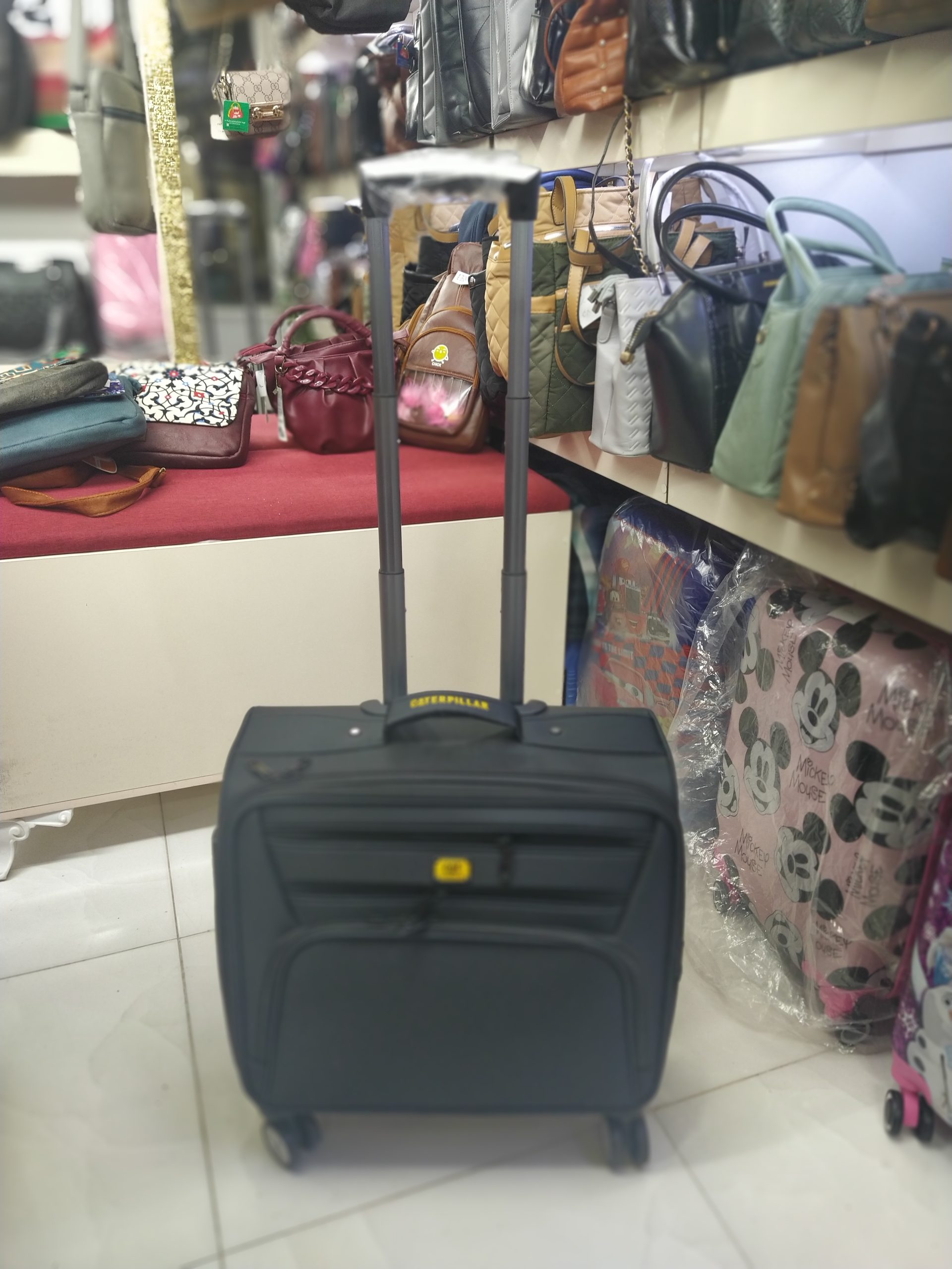 چمدان cat خلبانی دسته بلند و سبک و همراه مناسب در کابین - تصویر 3